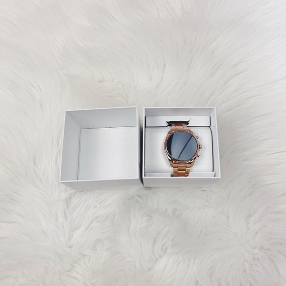 Michael Kors watch✨ like new - Picture 2 of 5